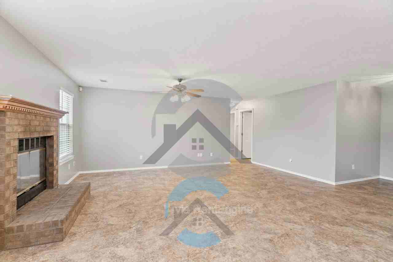 1412 Ivy Dr - Photo 4 of 15