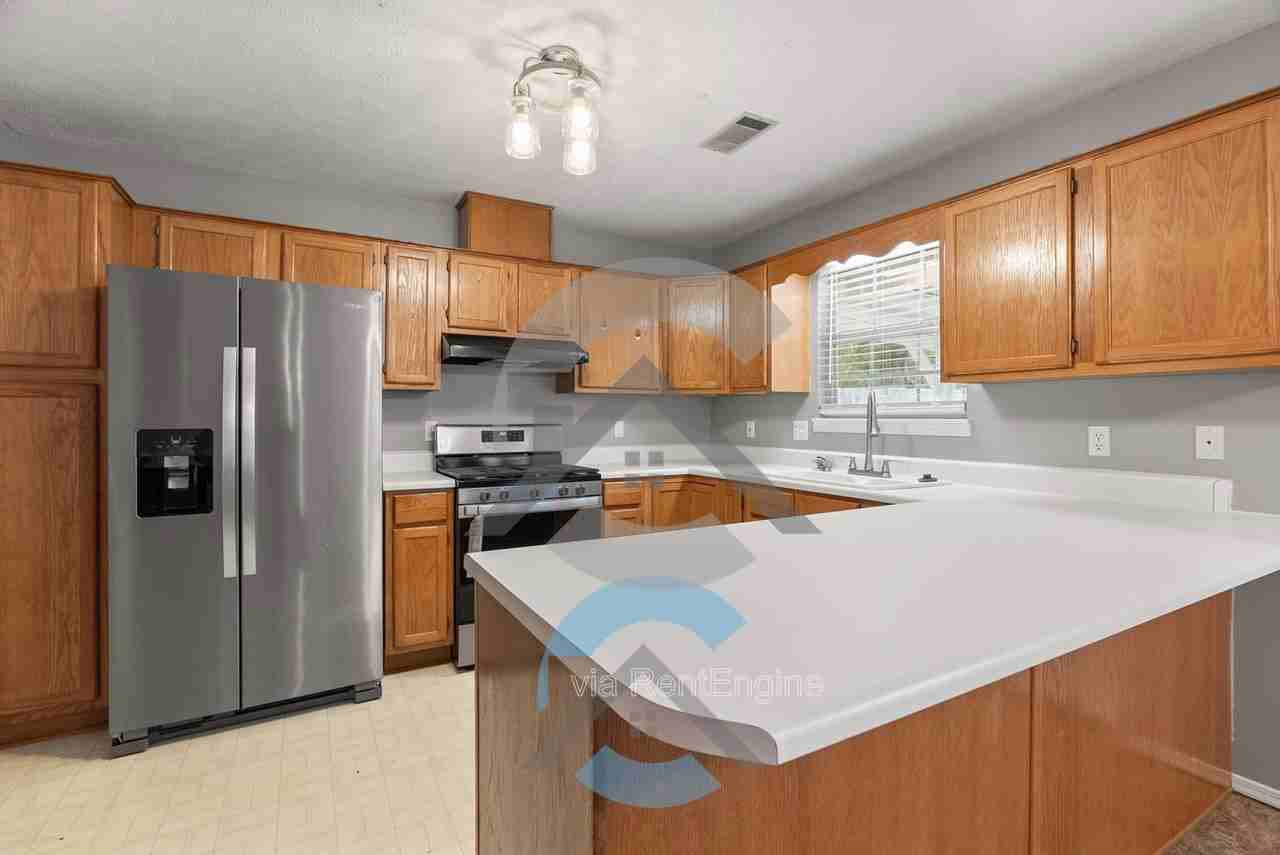 1412 Ivy Dr - Photo 5 of 15