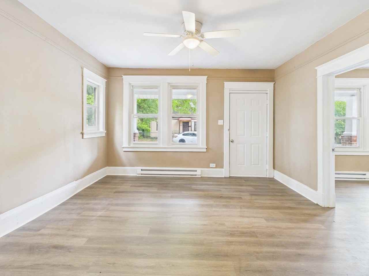2412 Concord Ave - Photo 4 of 29