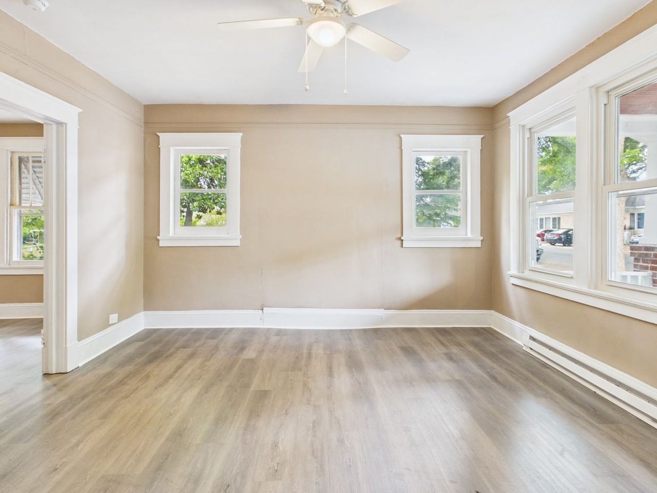 2412 Concord Ave - Photo 5 of 29