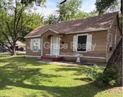 featured image of 802 W Navasota St