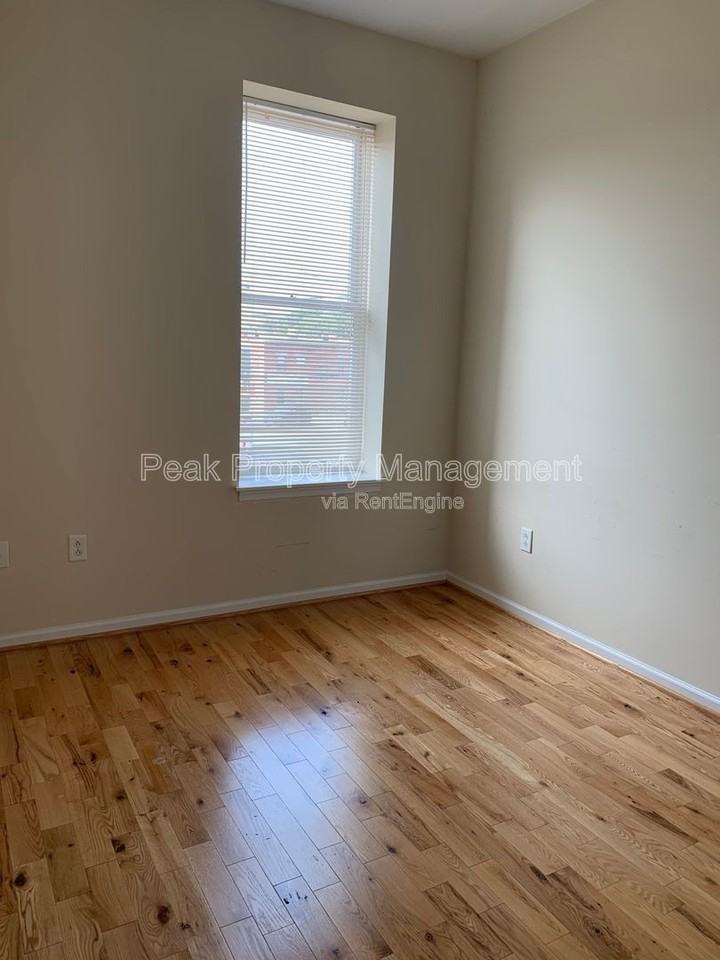 1110 W Main St #4 - Photo 6 of 8