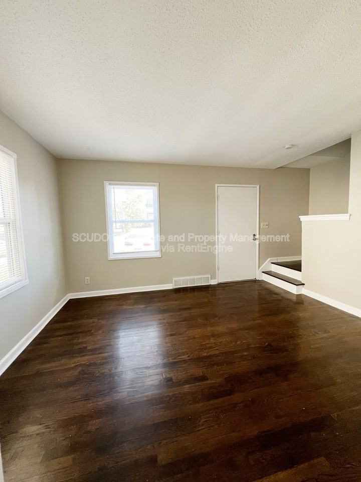9512 Charlotte St - Photo 3 of 13