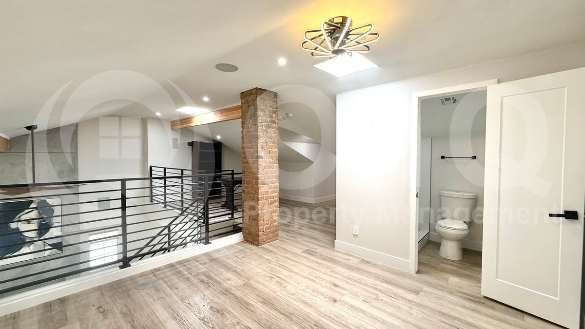 1029 E Garfield St #A - Photo 3 of 24