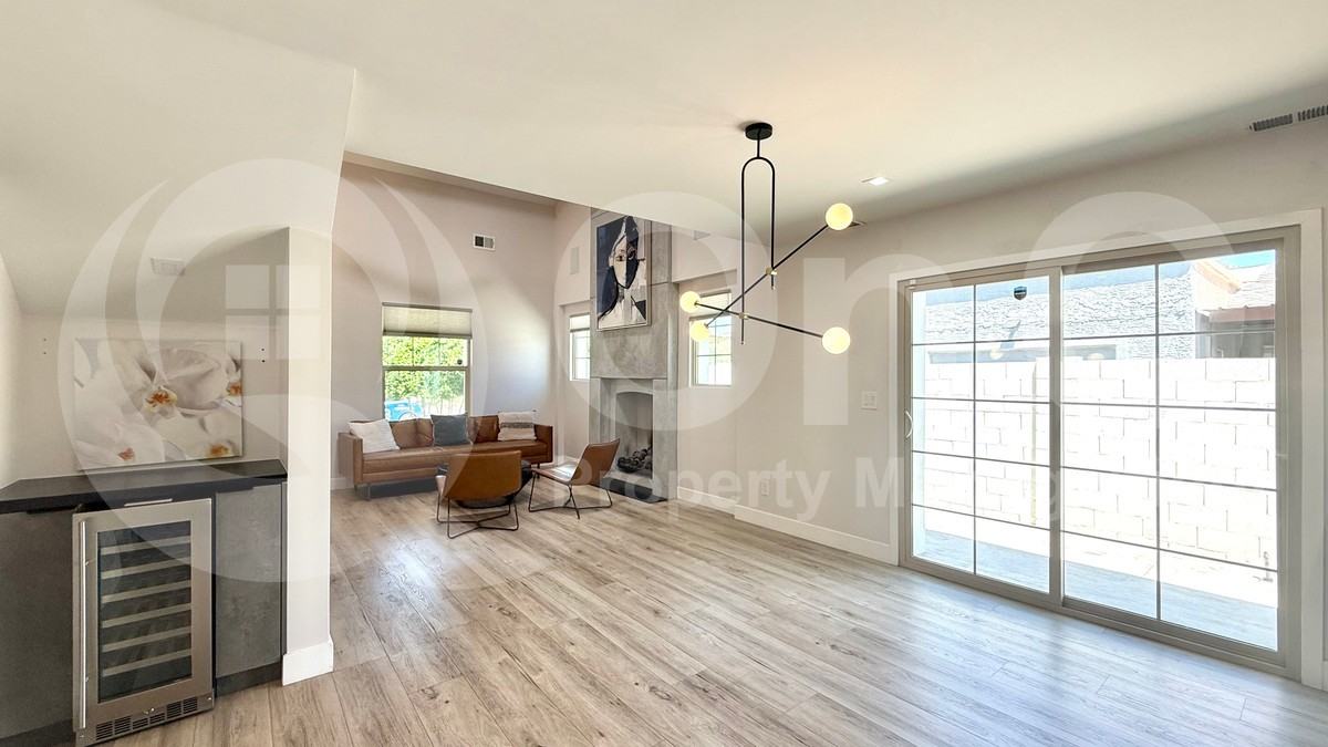 1029 E Garfield St #A - Photo 4 of 24