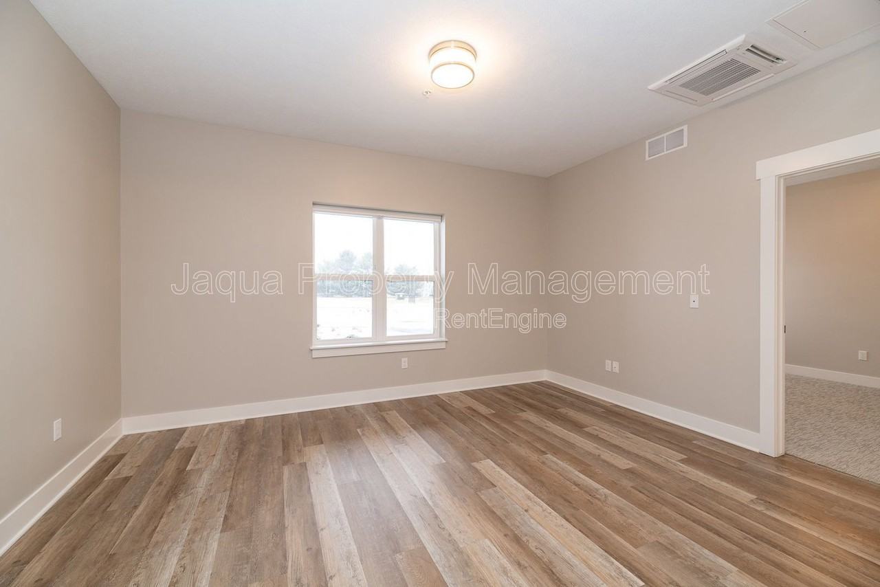24279 W Mcgillen Ave #A14 - Photo 6 of 14