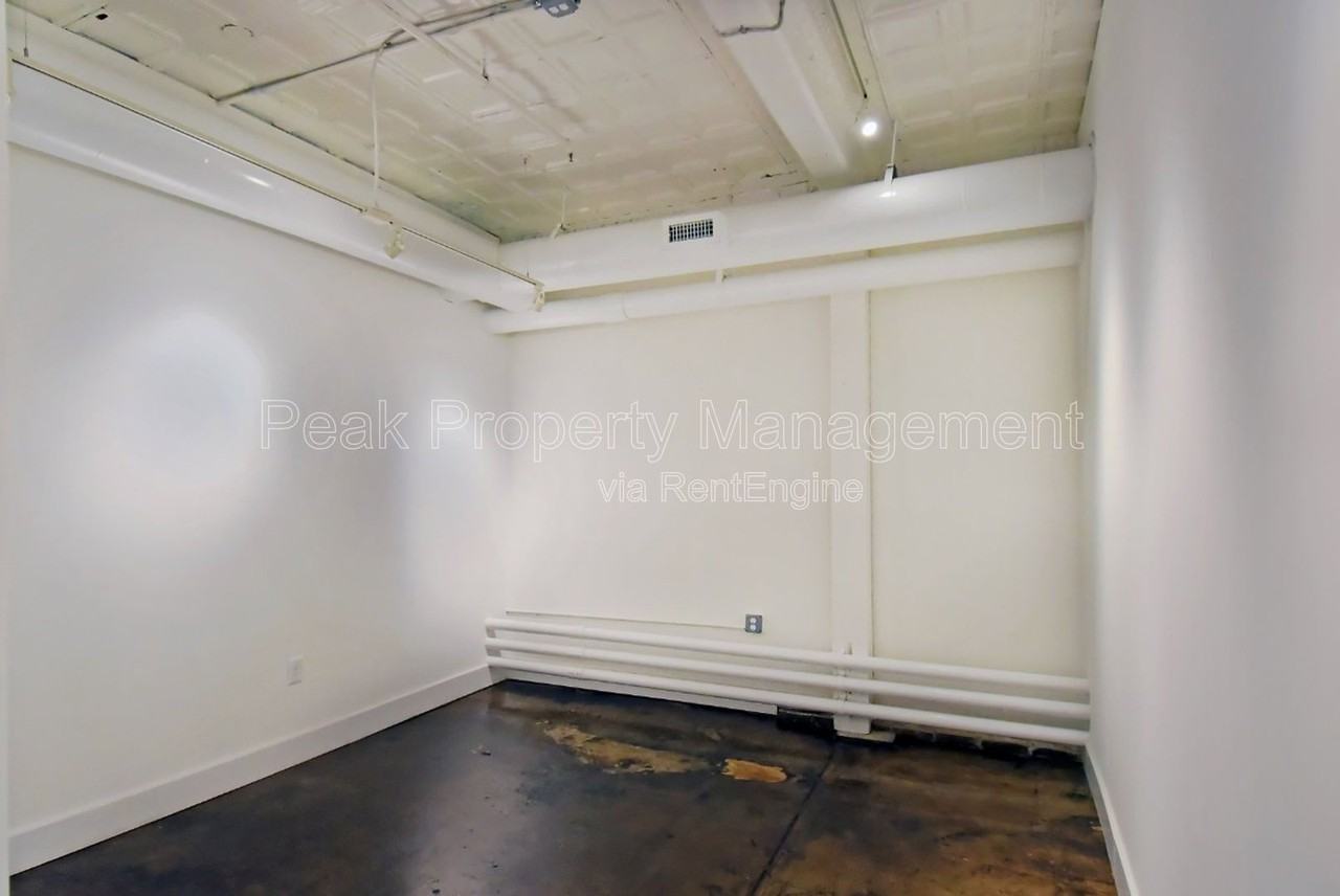 132 N Sycamore St - Photo 4 of 5