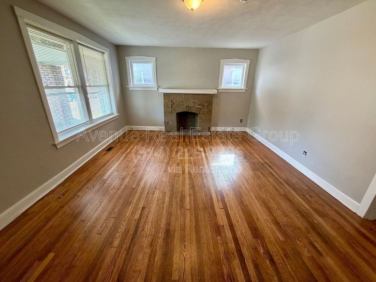3228 Arsenal St #1F - Photo 3 of 17