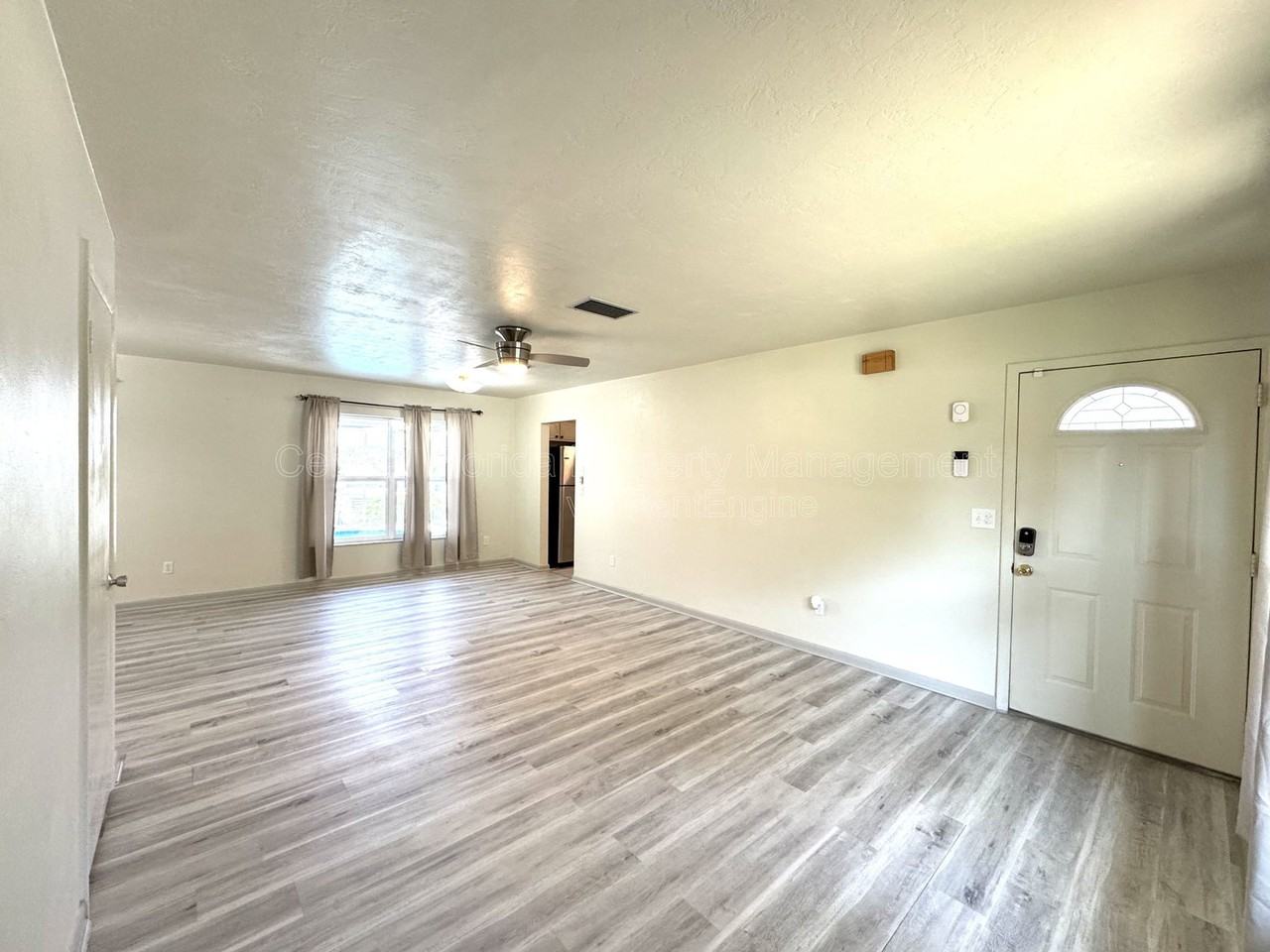 1074 Gerona Ave - Photo 4 of 27