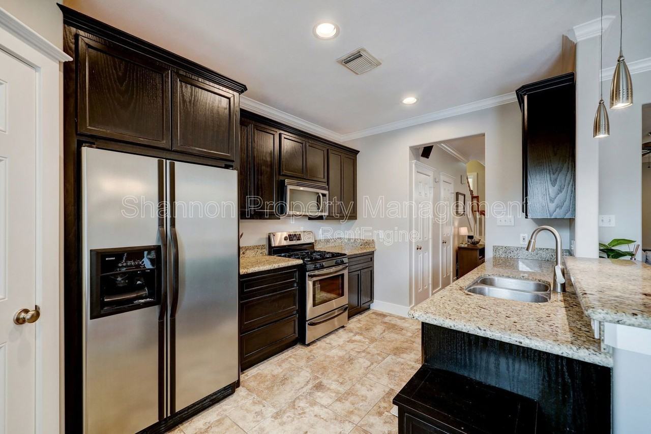 1025 W 15th 1/2 St - Photo 6 of 15