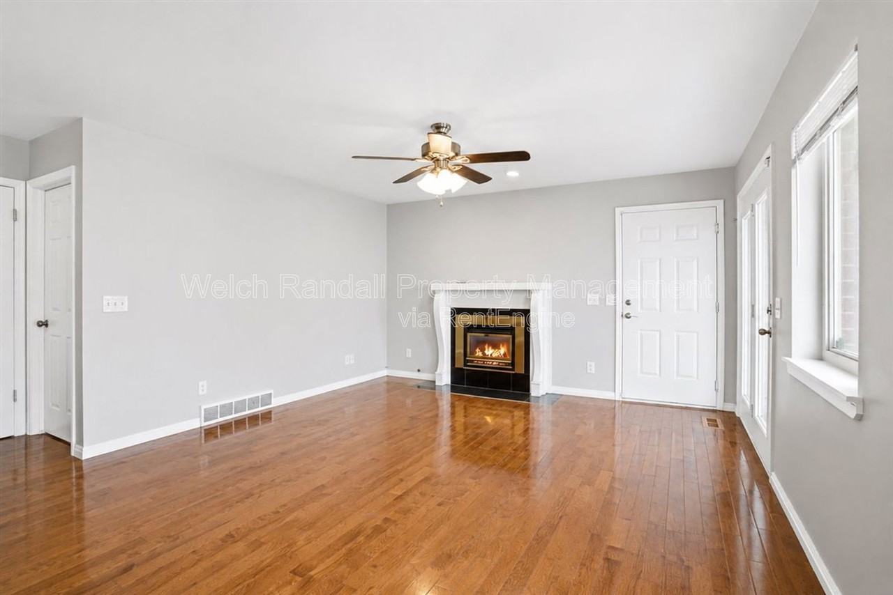 9527 S Newkirk St - Photo 6 of 36