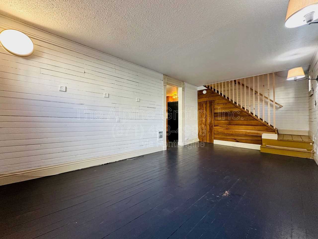 604 Ne San Rafael St - Photo 3 of 50