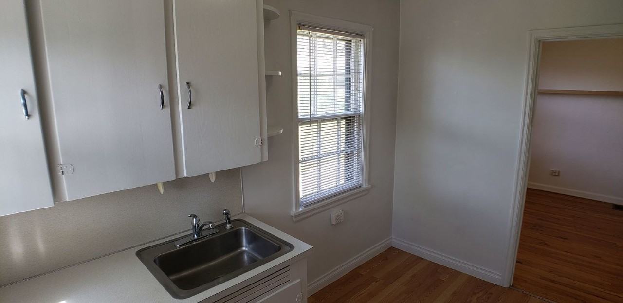 2135 S Grant St - Photo 4 of 15