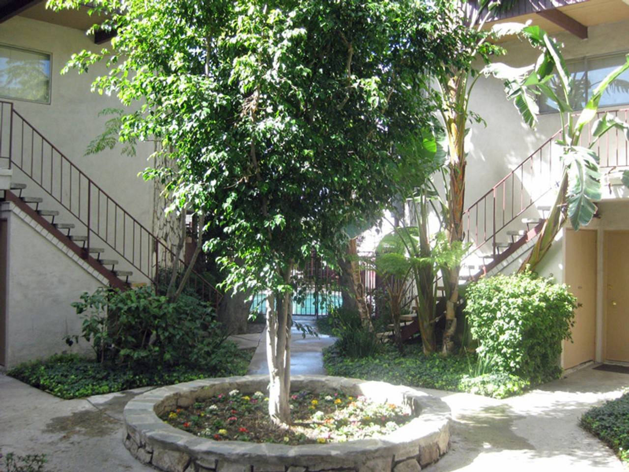 Lido Isle Apartments - Photo 3 of 5