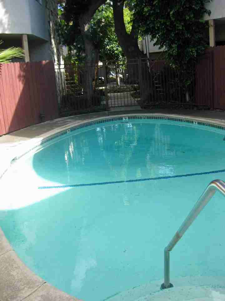 Lido Isle Apartments - Photo 4 of 5