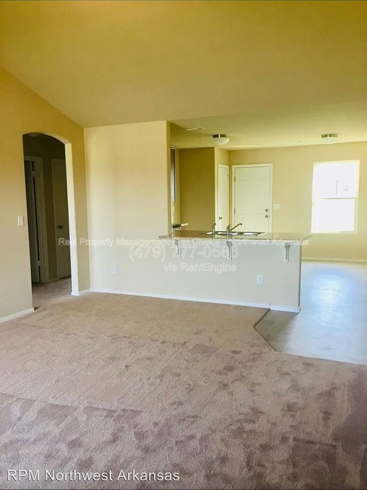 1013 Ethan James St - Photo 3 of 15