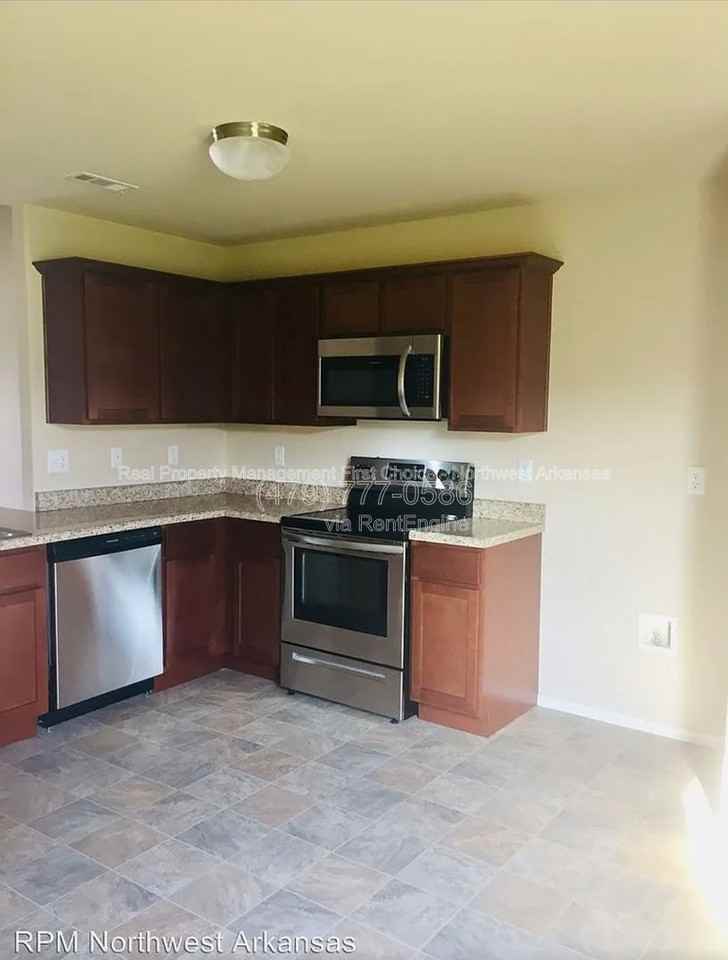 1013 Ethan James St - Photo 6 of 15
