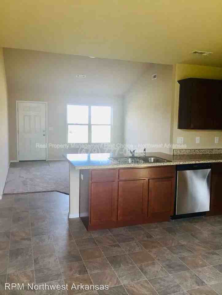 1013 Ethan James St - Photo 7 of 15