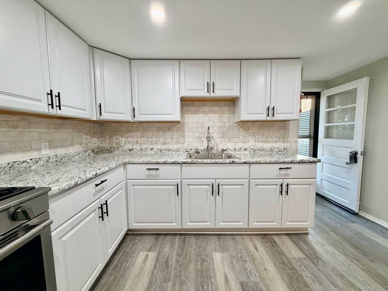 5115 Keystone St #1 - Photo 3 of 11