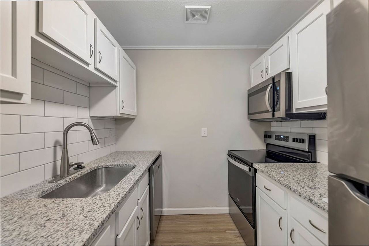 4302 Batavia Meadows Dr #2 - Photo 3 of 9