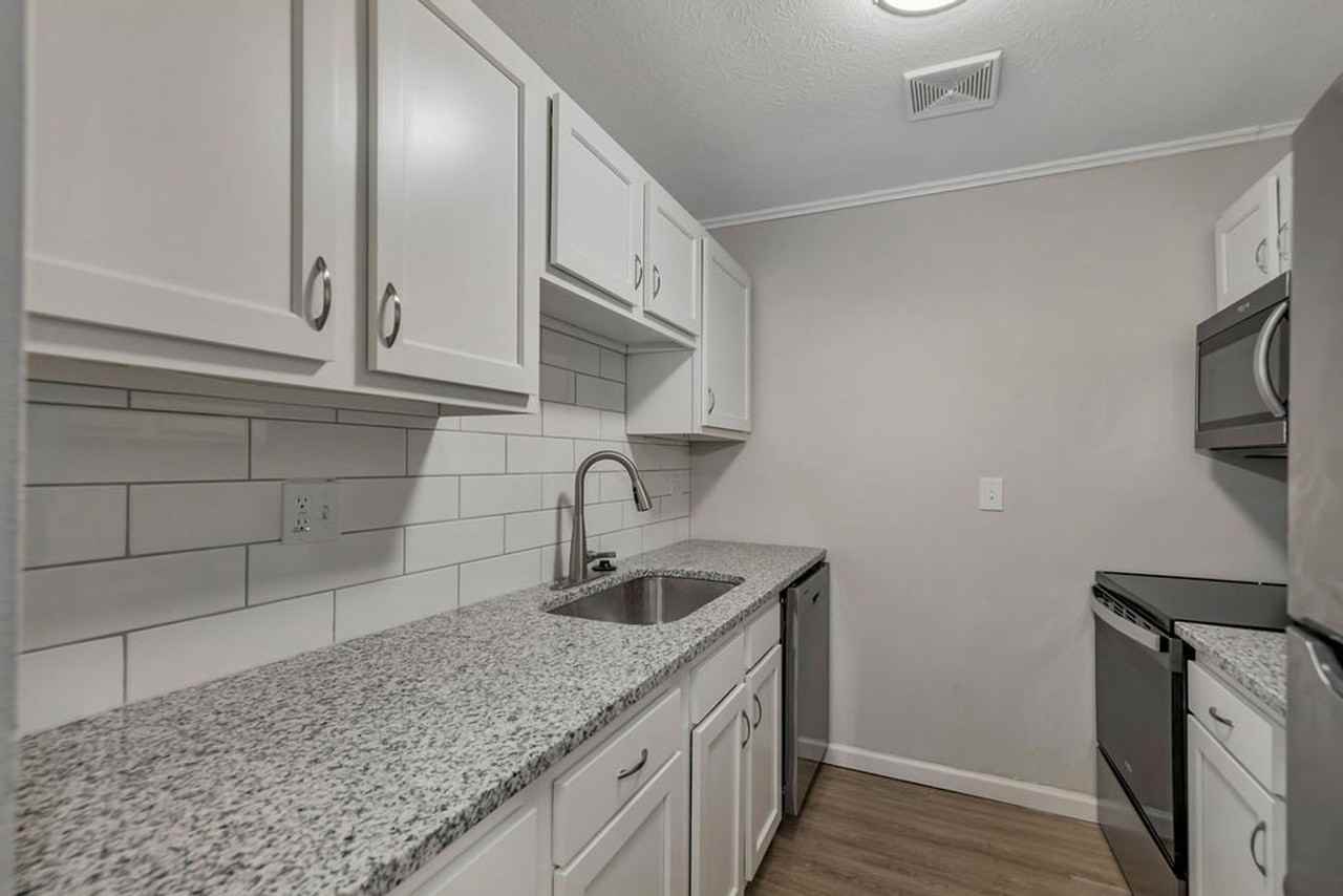 4302 Batavia Meadows Dr #2 - Photo 4 of 9
