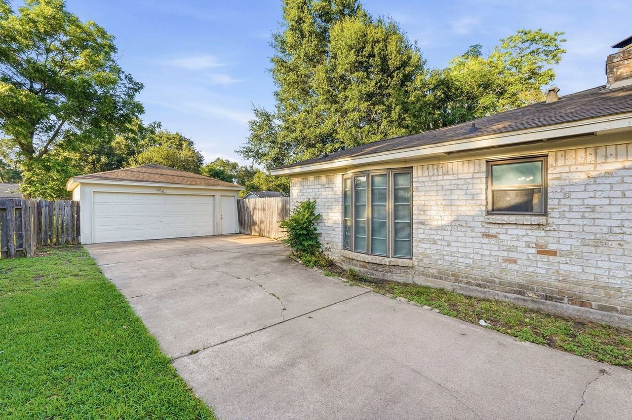 22222 Kerryblue Dr - Photo 2 of 26