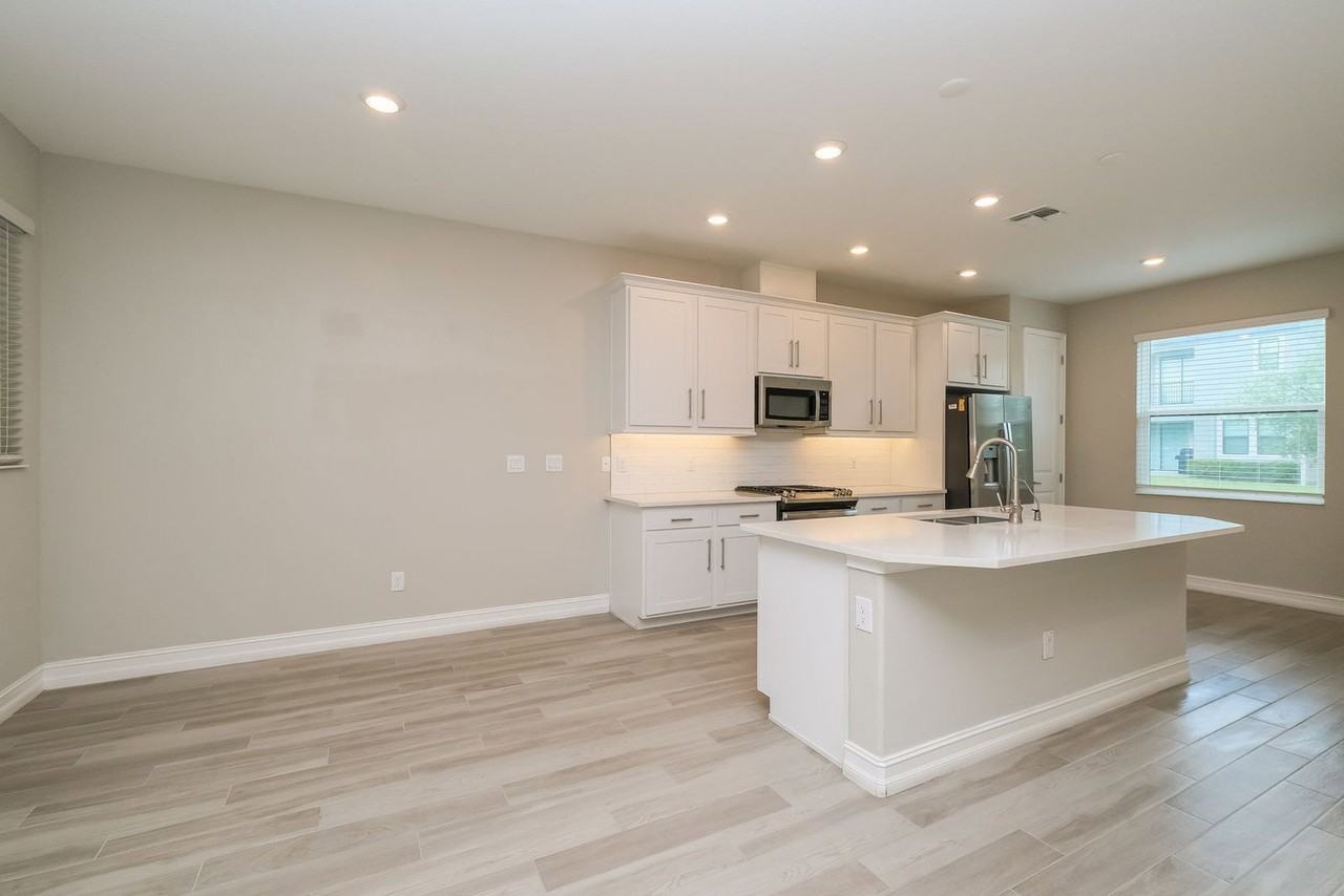4639 Almada Ln - Photo 3 of 24