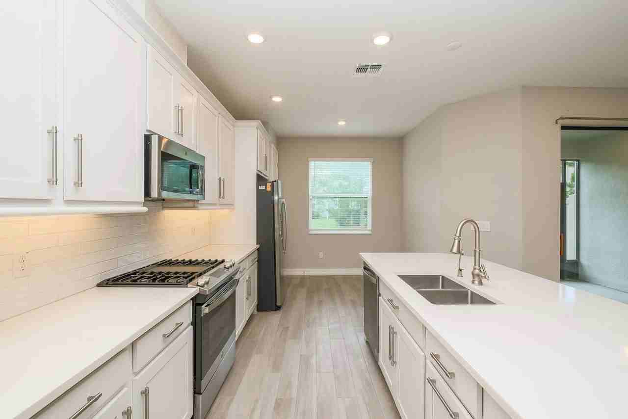 4639 Almada Ln - Photo 6 of 24