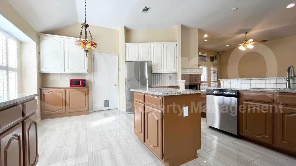 5603 Stonehenge Dr - Photo 4 of 23