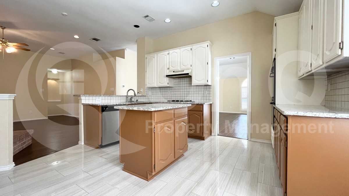5603 Stonehenge Dr - Photo 5 of 23