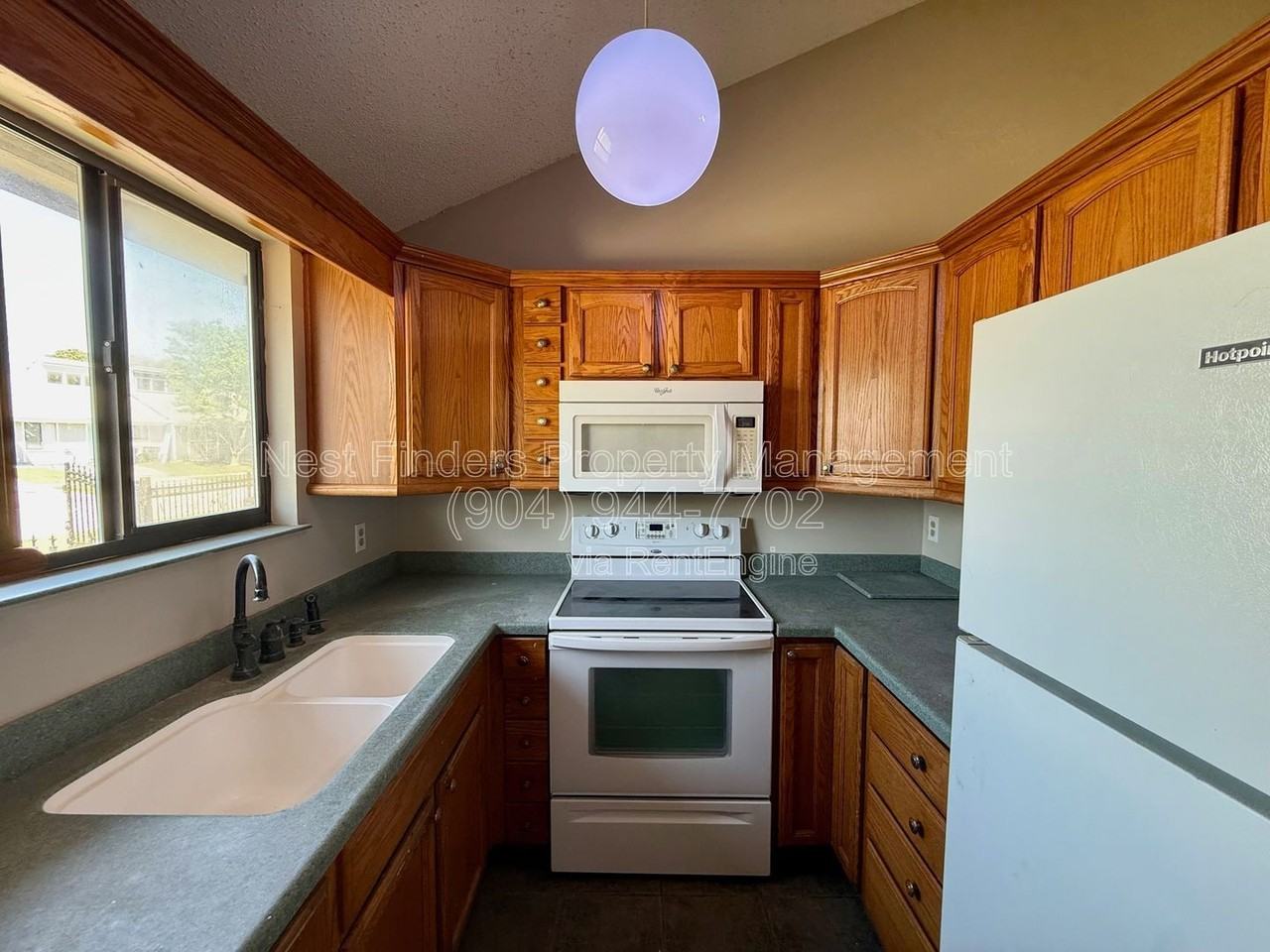 2429 Seabury Pl N - Photo 2 of 15