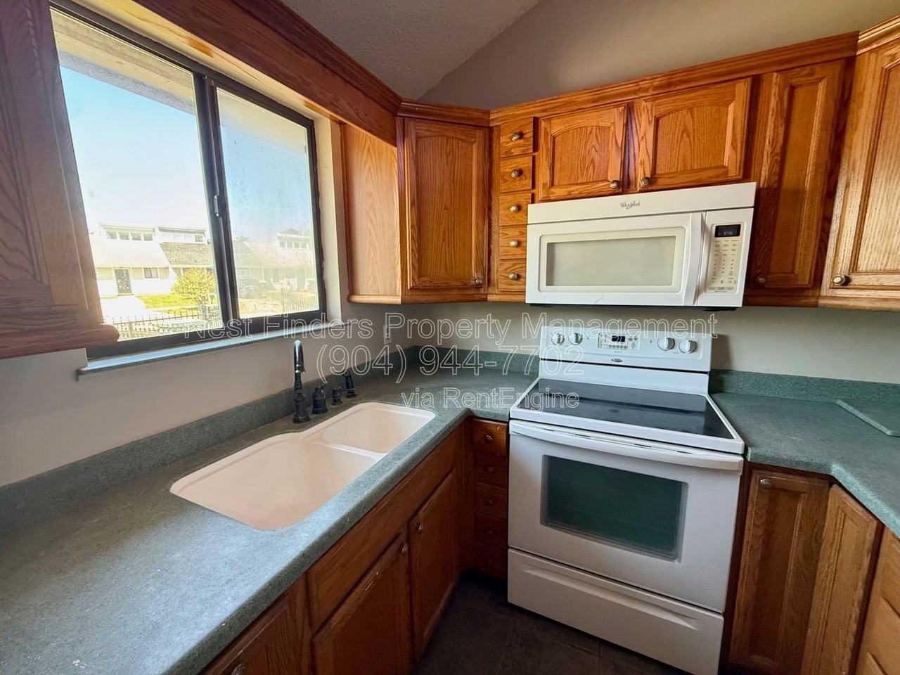 2429 Seabury Pl N - Photo 4 of 15