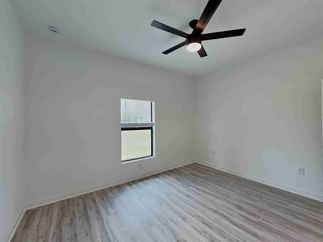 1117 Abrams Blvd - Photo 7 of 38