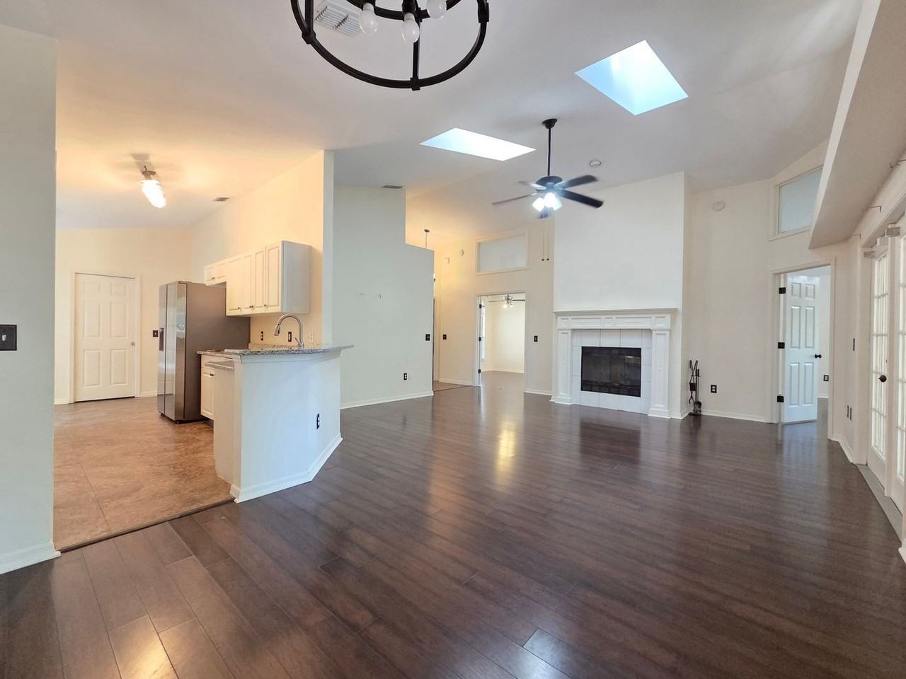 1008 Royal Oaks Dr - Photo 3 of 21