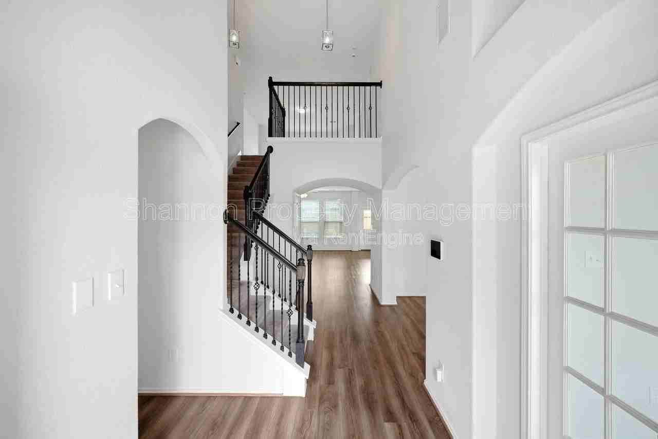 5309 Camerford Ct - Photo 3 of 32