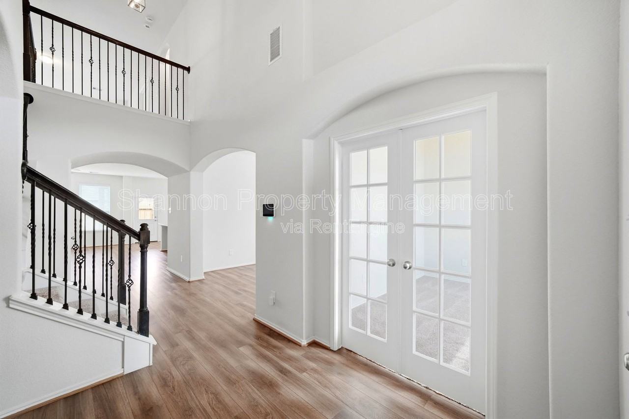 5309 Camerford Ct - Photo 4 of 32