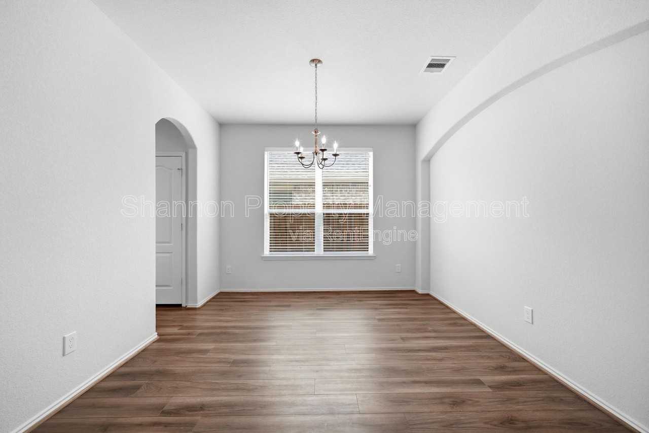 5309 Camerford Ct - Photo 6 of 32