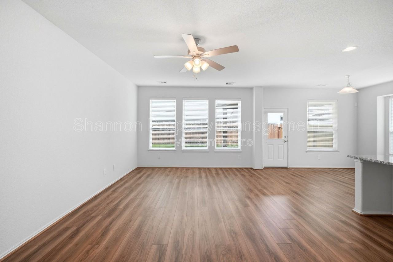5309 Camerford Ct - Photo 7 of 32