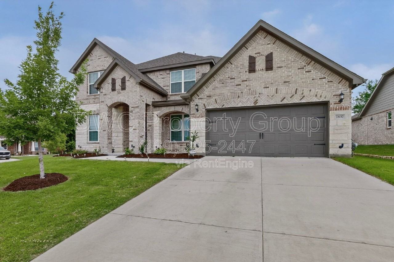 1837 Whispering Pines Dr - Photo 4 of 47