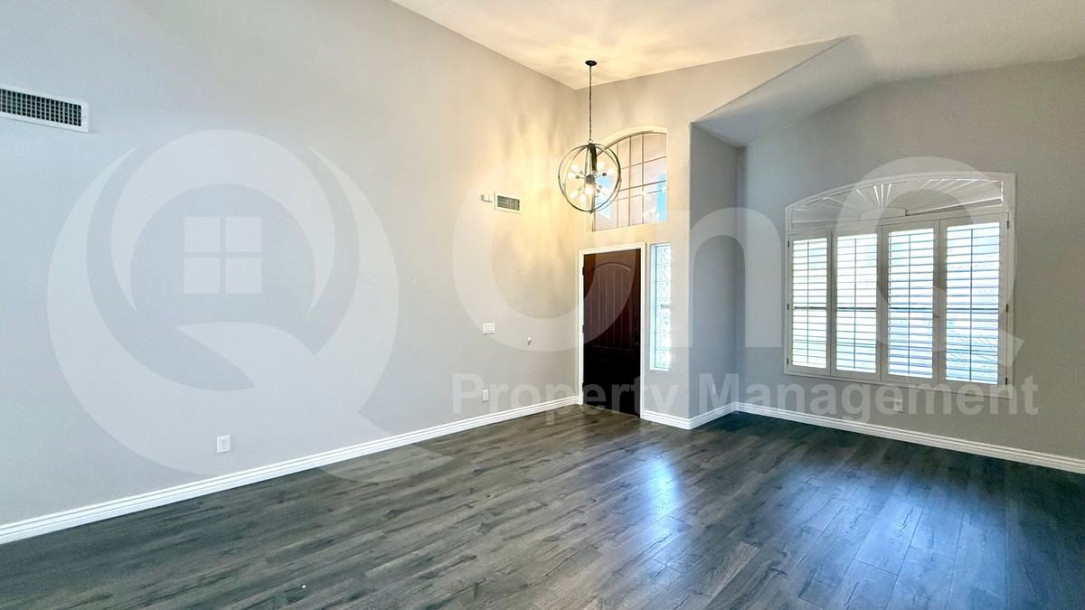 1733 E Harrison St - Photo 7 of 21
