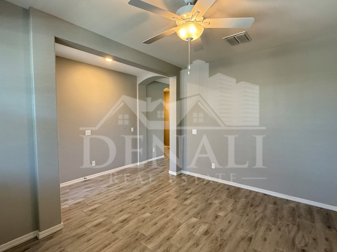 15068 W Pierce St - Photo 4 of 33