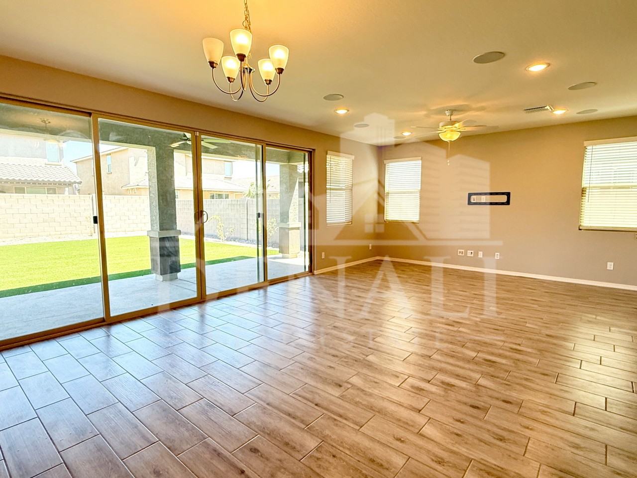 15068 W Pierce St - Photo 6 of 33