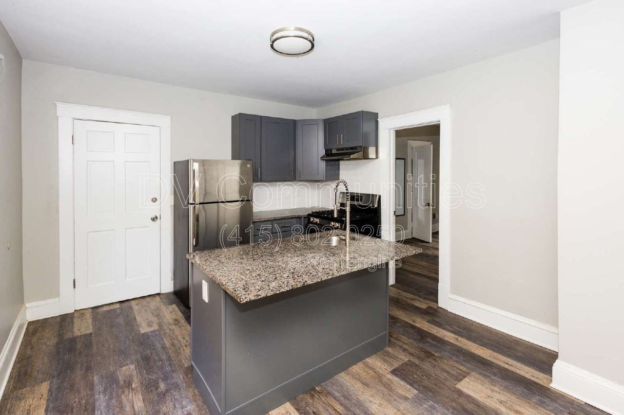 2081 Halstead Ave #UP - Photo 3 of 13