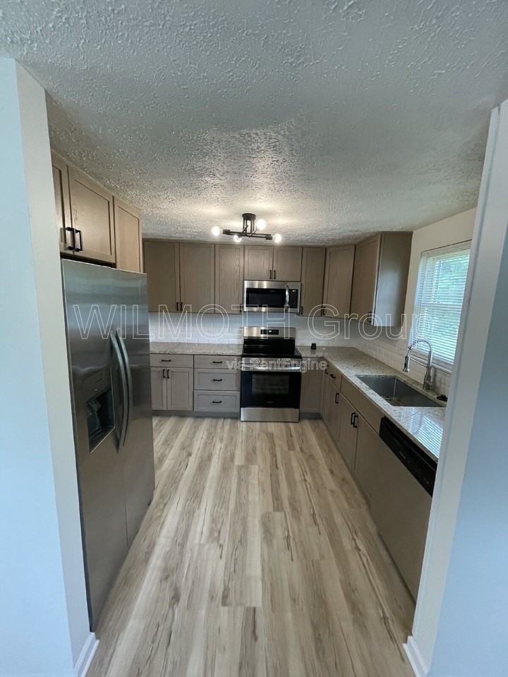 7502 Turnberry Ct - Photo 5 of 17