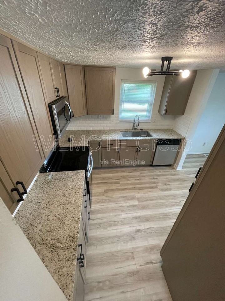 7502 Turnberry Ct - Photo 6 of 17