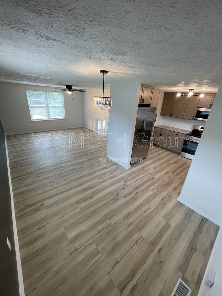 7502 Turnberry Ct - Photo 7 of 17