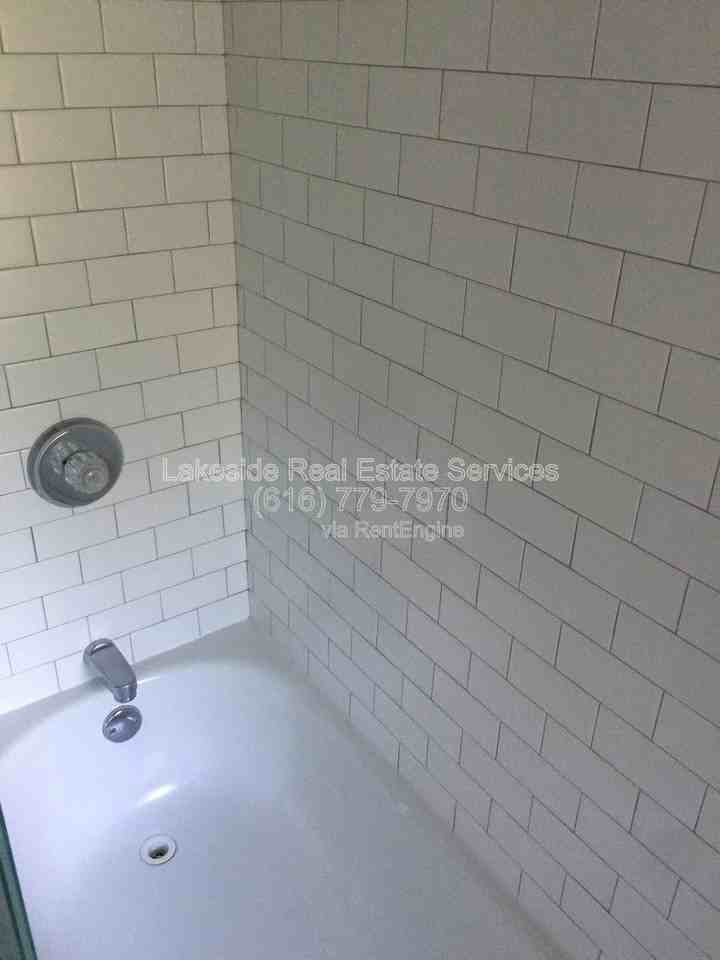 1218 Fisk Rd Se - Photo 4 of 25