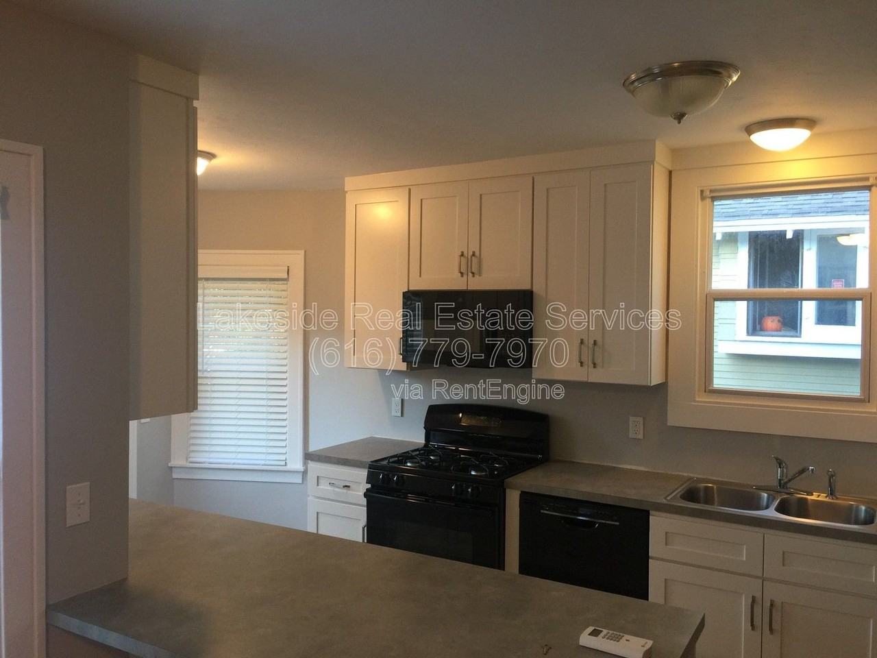 1218 Fisk Rd Se - Photo 5 of 25