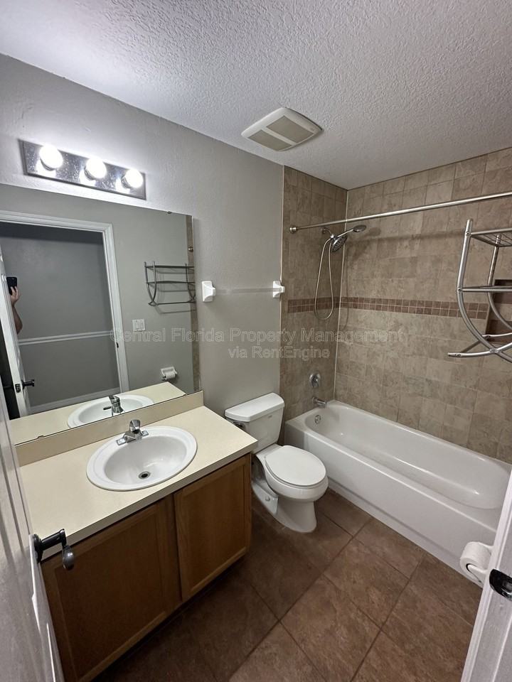 13701 Meadowpark Ave - Photo 4 of 9