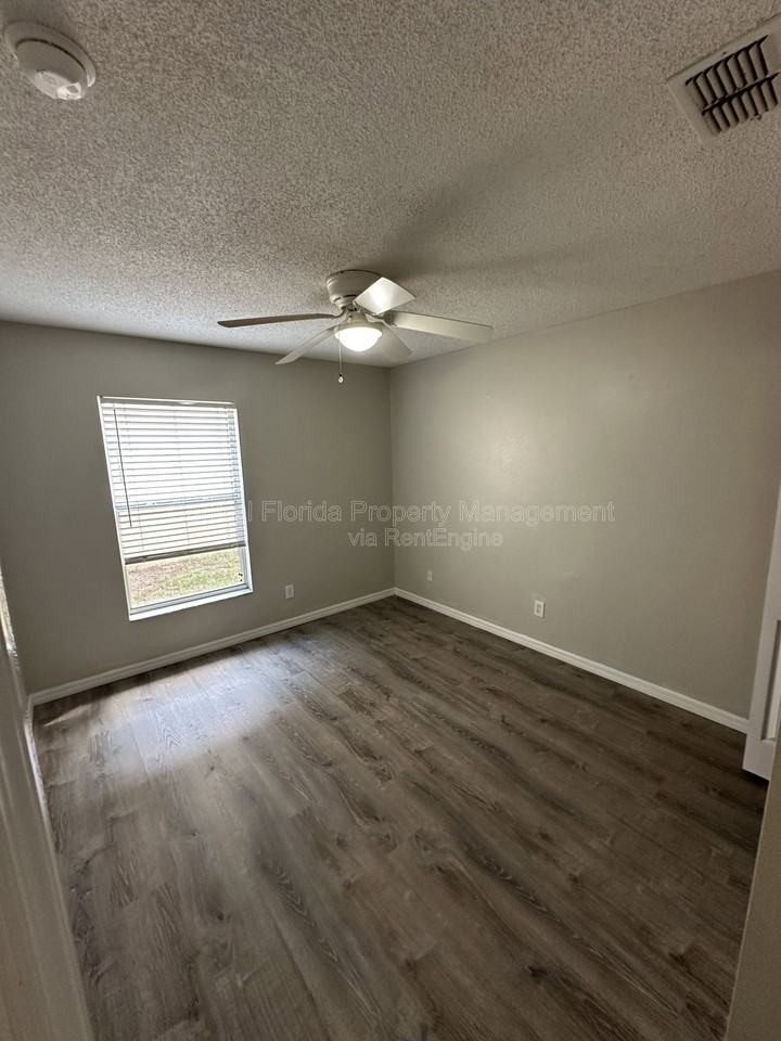 13701 Meadowpark Ave - Photo 5 of 9